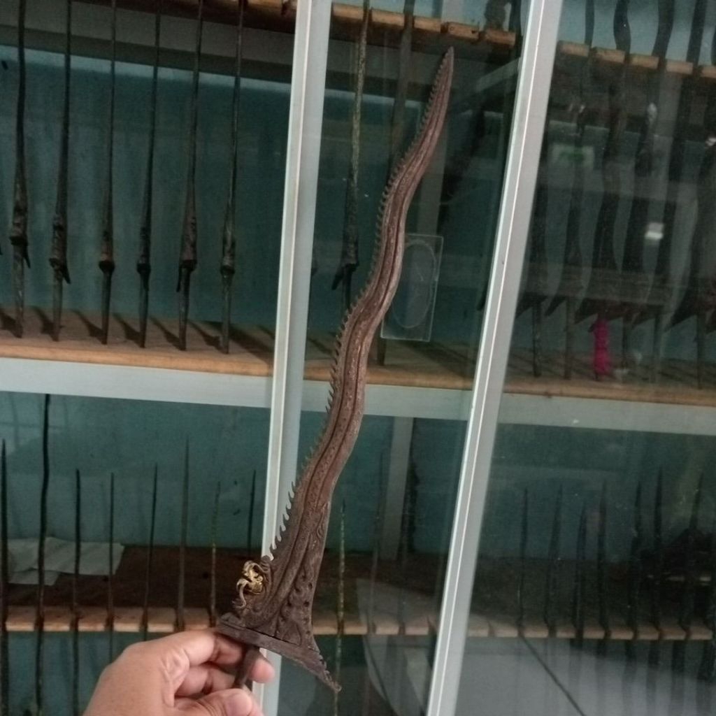 keris naga liong Luk 7