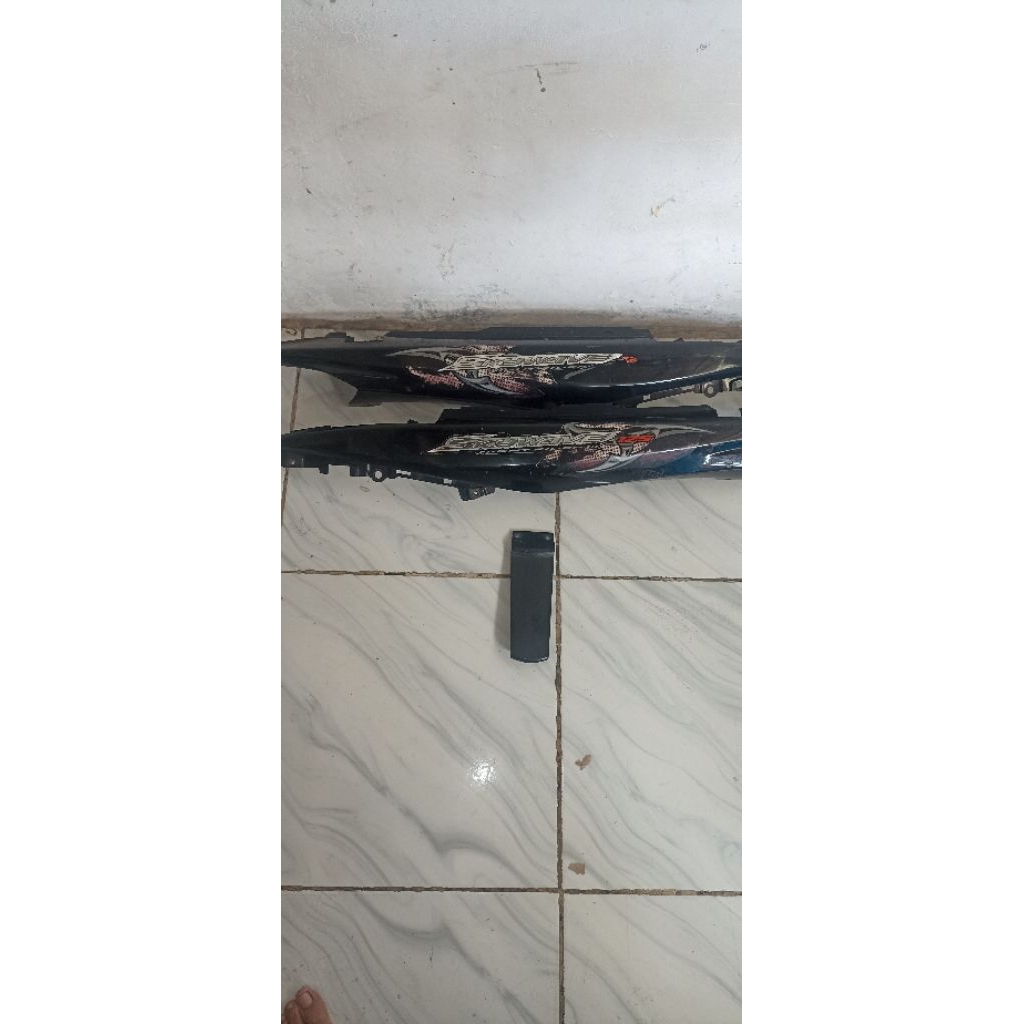 COVER BODY BELAKANG SAMPING SKYWAVE NR3 HITAM 2010 SEPASANG KANAN KIRI COPOTAN ORIGINAL