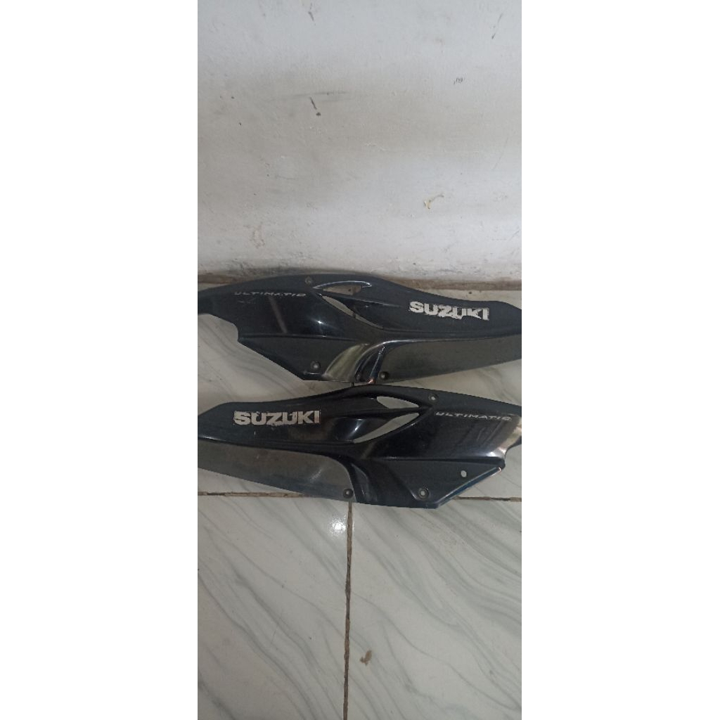 COVER TUTUP AKI KANAN KIRI SKYWAVE NR3 HITAM COPOTAN ORIGINAL SGP