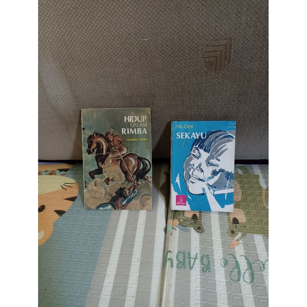 Hidup Dalam Rimba-Nh.Dini Sekar Ayu Cetakan Pertama Pustaka Jaya Langka
