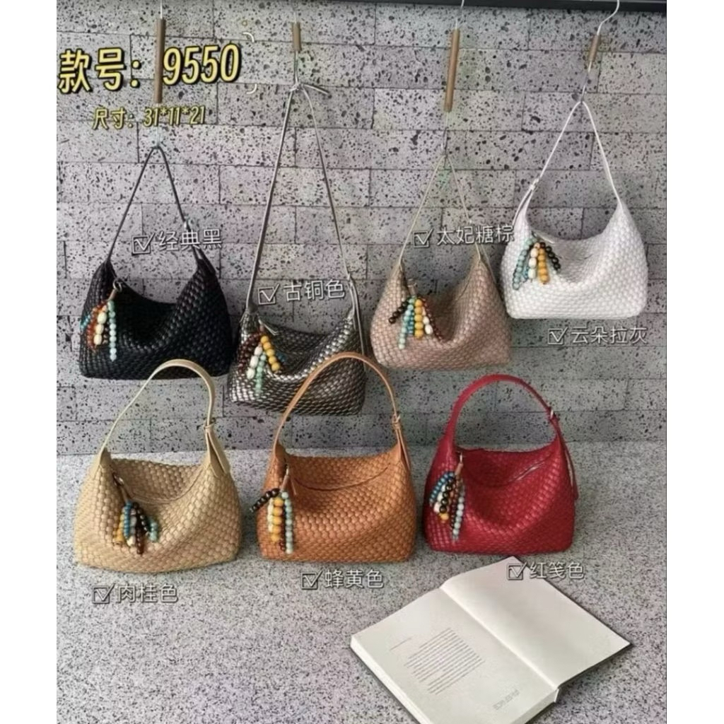Etalase Koleksi Tas Fashion Wanita