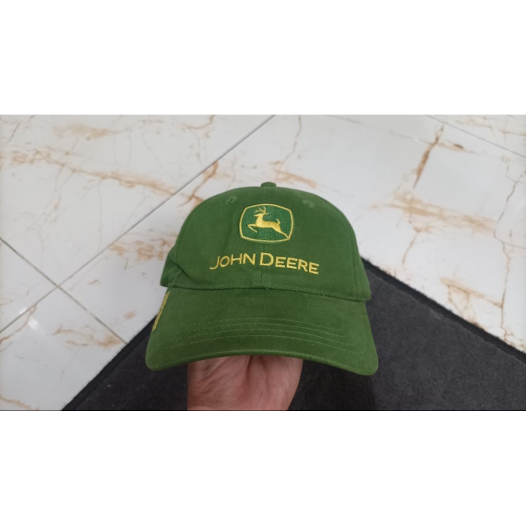 topi John Deere