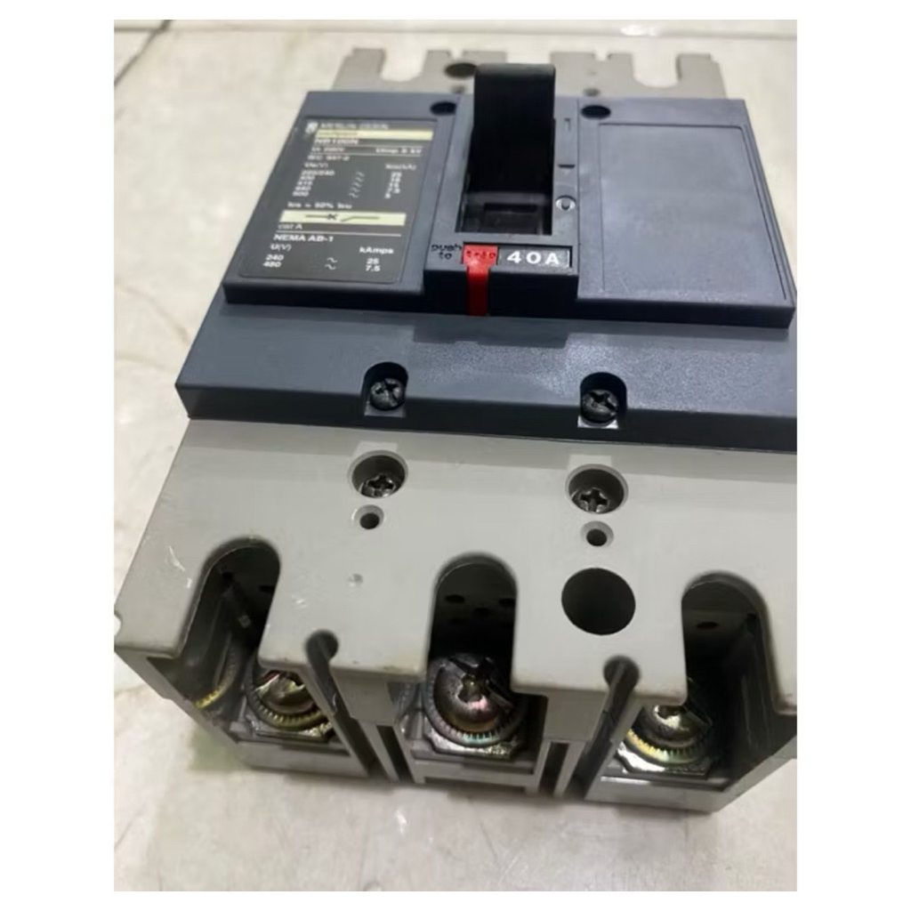 Mccb mcb Merlin  Gerin merlin gerin 20 A dan 40A 3poll