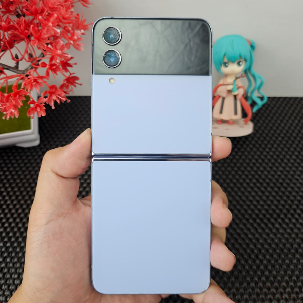 Samsung Z Flip 4 5G 8/256 Resmi SEIN Bekas Second Full Ori Minus LCD