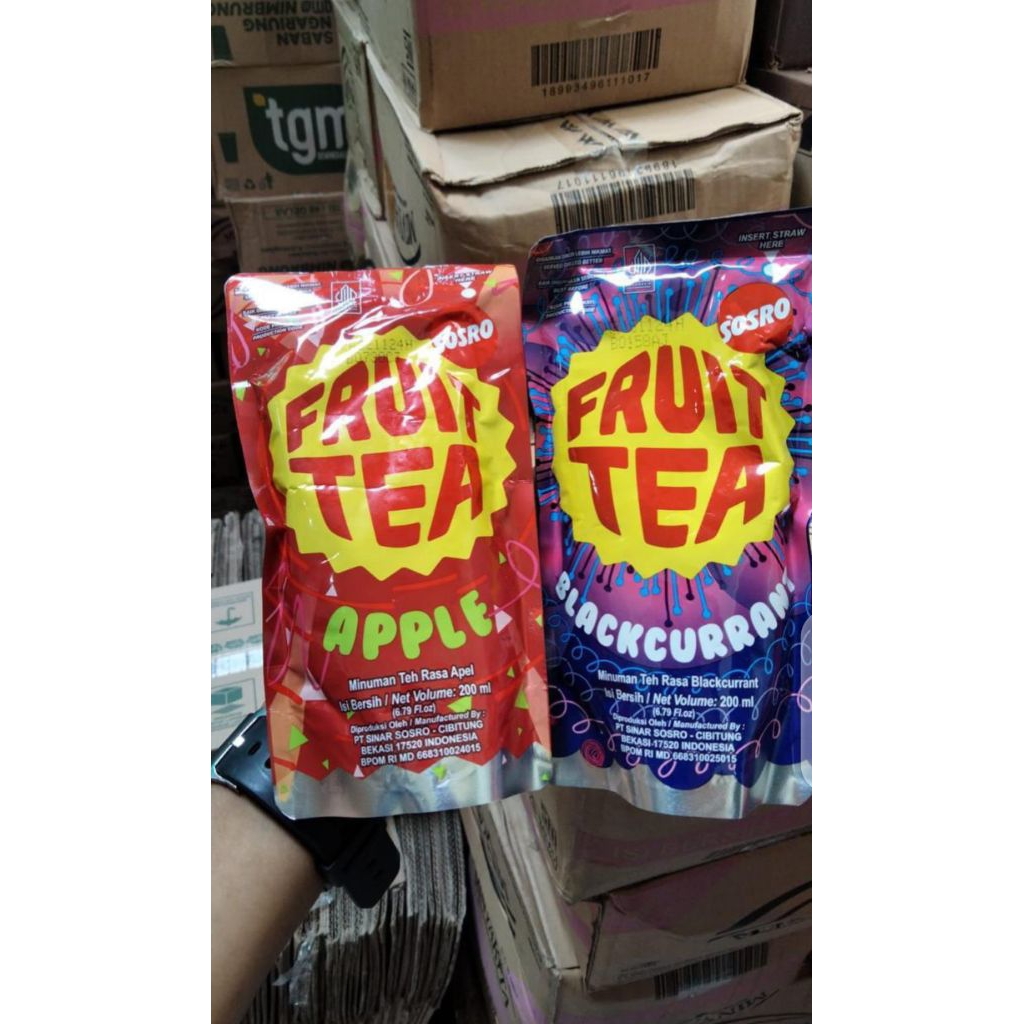 1 dus isi 24 pcs fruit tea pouch 200 ml rasa apel Apple/ blackcurrant harga murah pusat grosir semba