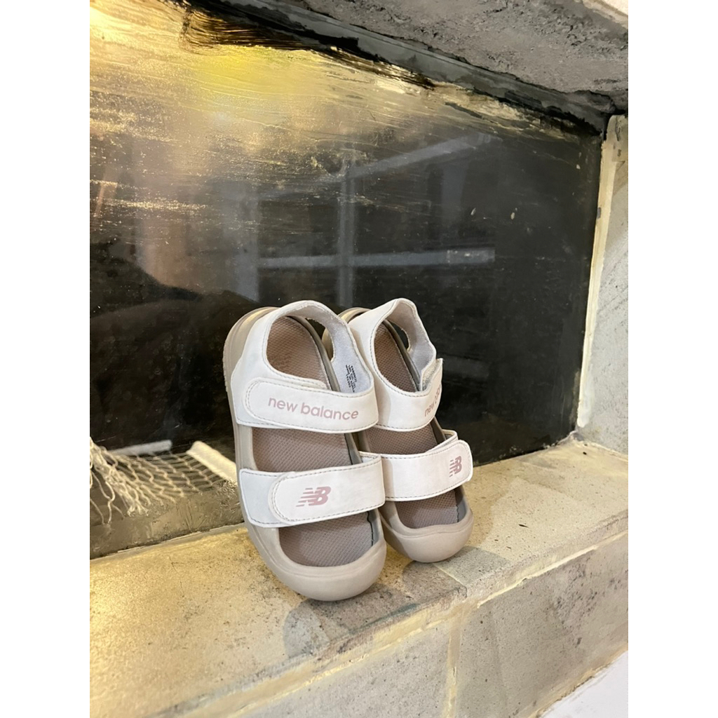NB unisex sendal anak