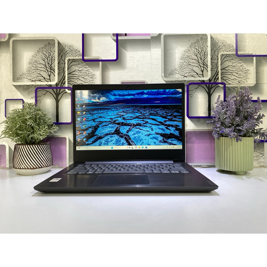 LAPTOP LENOVO 82C6 (second)  AMD 3020e with Radeon Graphics