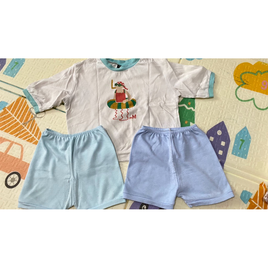 Atasan moimoln  dan 2 celana pendek