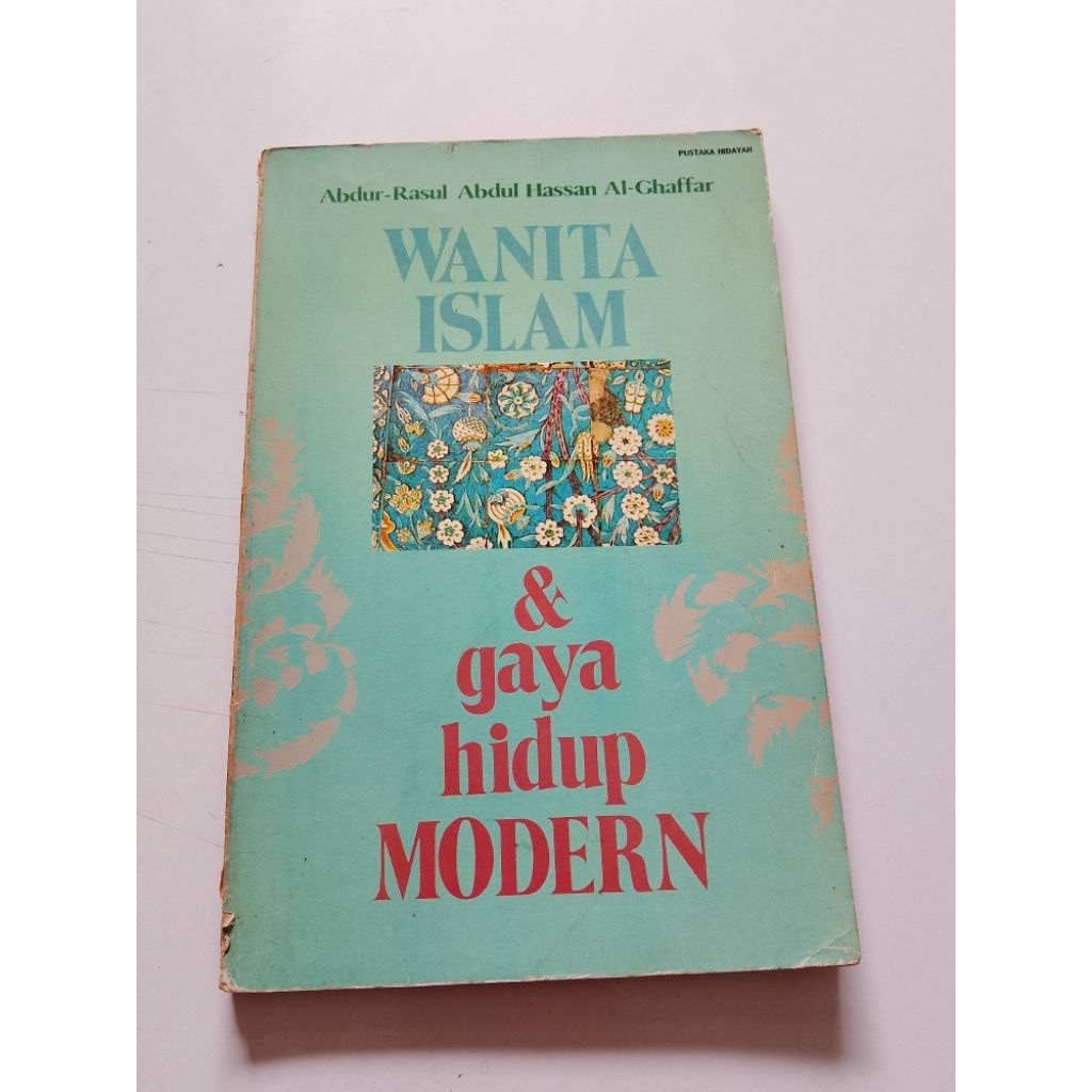 BUKU WANITA ISLAM & GAYA HIDUP MODERN