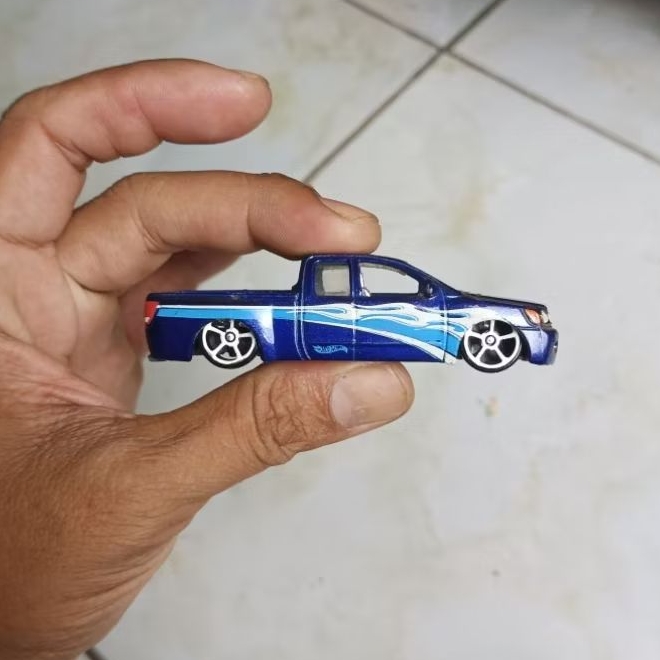 Hotwheels Nissan Titan 2005 Malaysia - Loose , tidak mulus