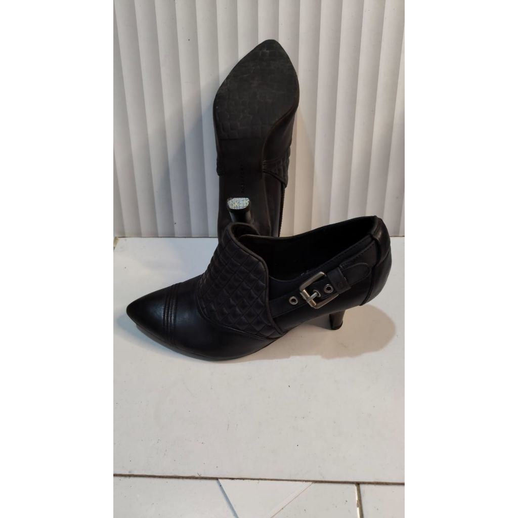 Sepatu Boot Hitam Wanita Merk Rockport