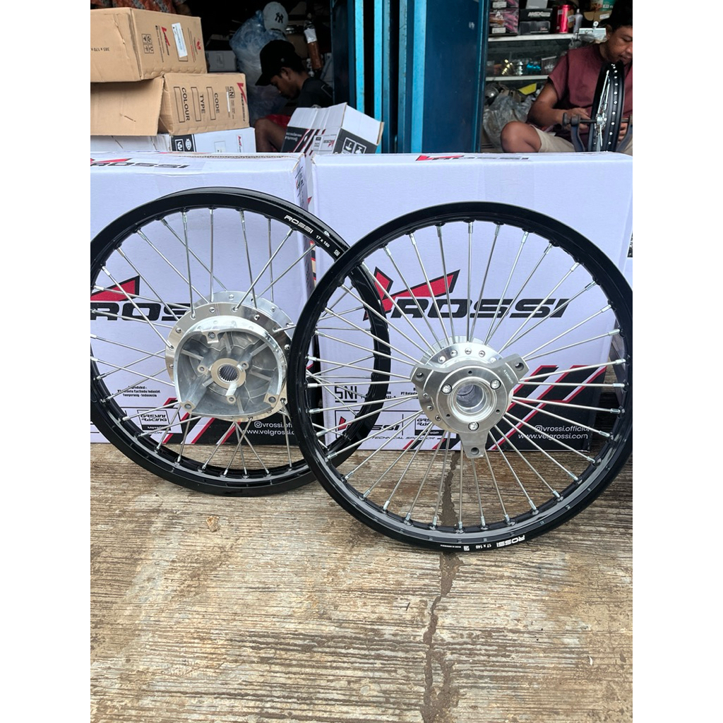 Velg Nmax new ring 17 stel lurus Hitam glossy