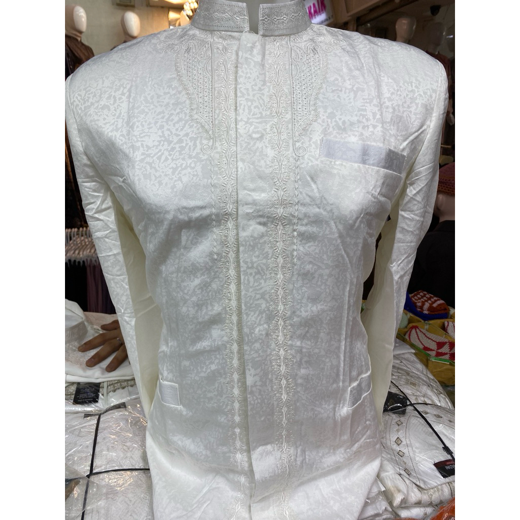 JAS KOKO HASGRADINI JAGUARD EMBOS BROKEN WHITE (ADA SIZE JUMBO)