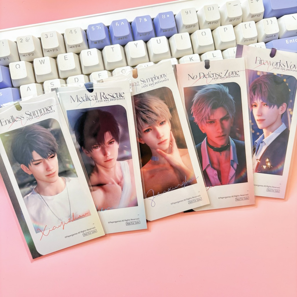 OFFICIAL MERCH LOVE AND DEEPSPACE BOOKMARKS