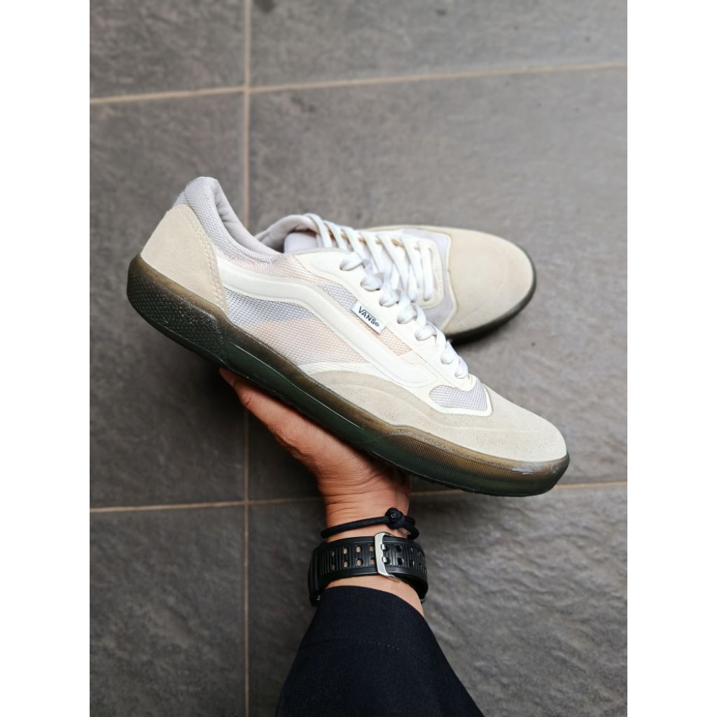 vans ave pro white smoke