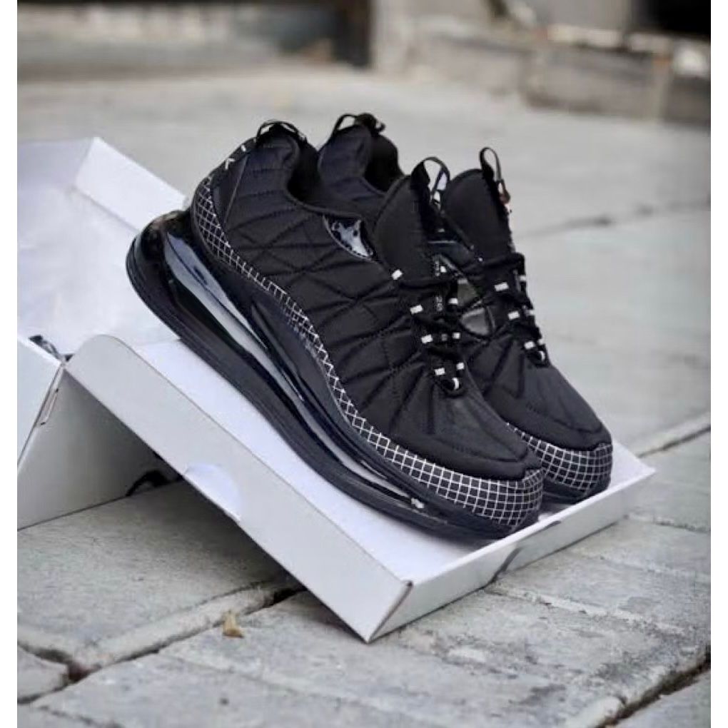 sepatu sneakers hitam 720 818