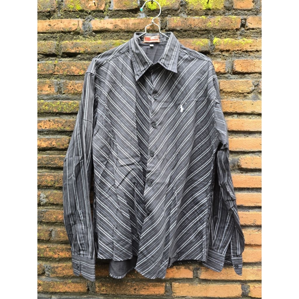 Preloved Kemeja Garis Hitam Pria