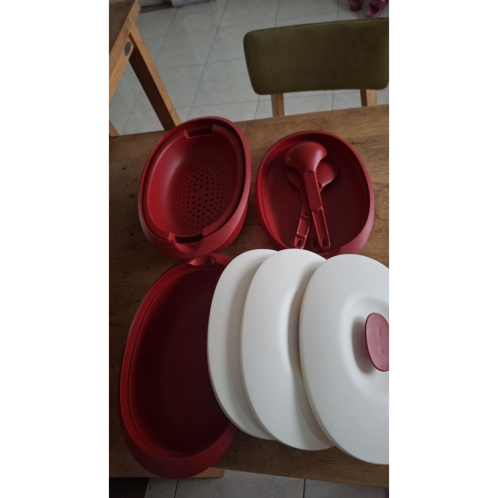 Preloved Blossom set Tupperware