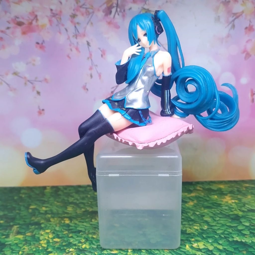Hatsune mike noodle stopper figure anime preloved