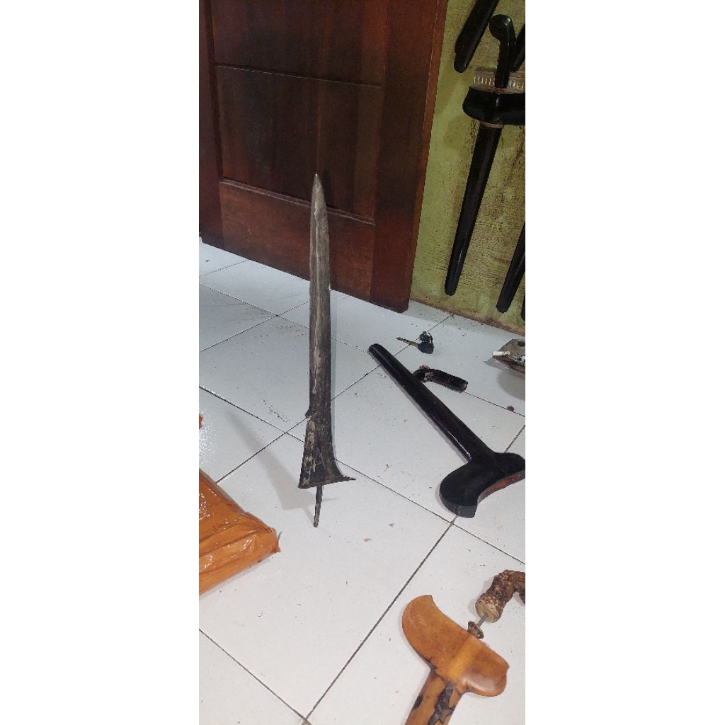 keris kebo teki berdiri peksi