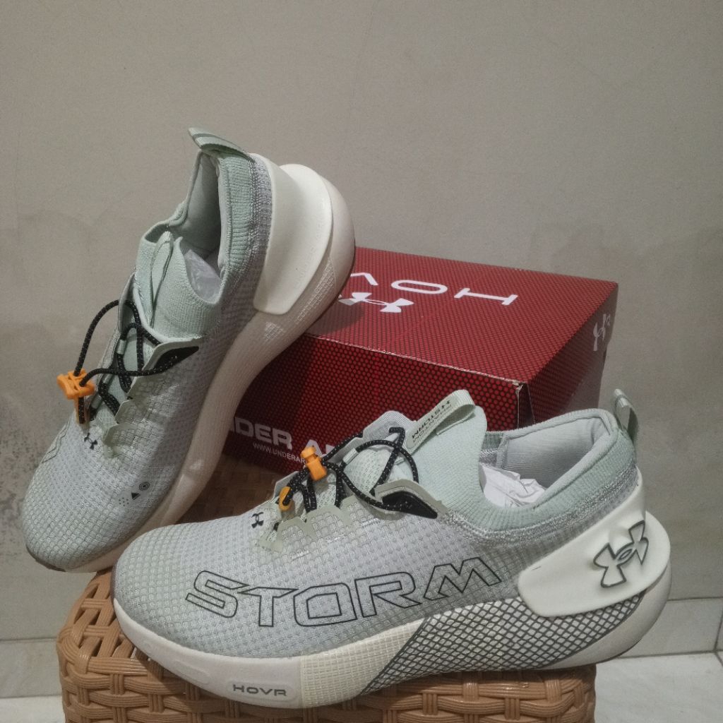 Preloved Sepatu Under Armour HOVR Phantom 3 SE Storm