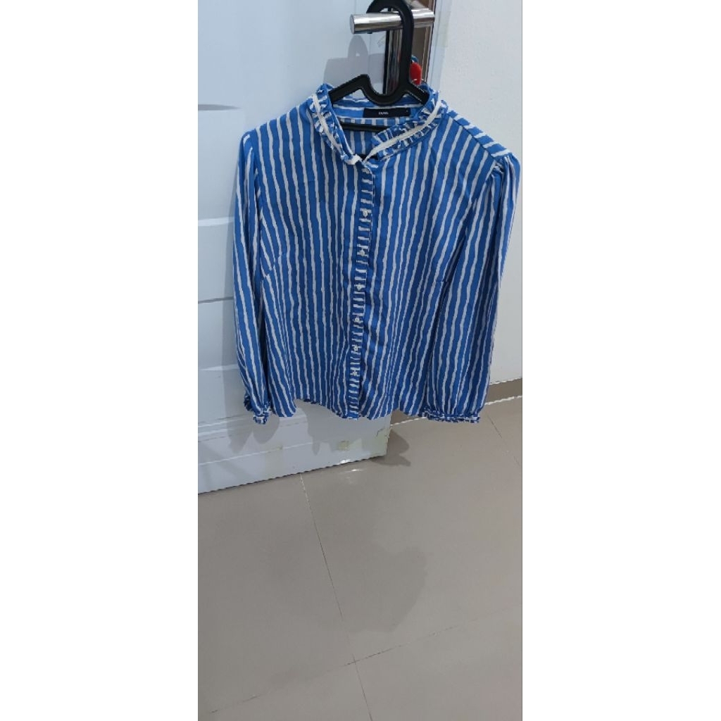 Kemeja Lengan Panjang Wanita Biru Garis