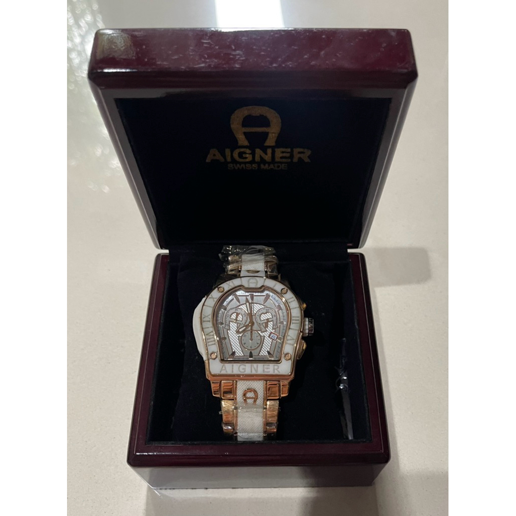 Jam aigner wanita