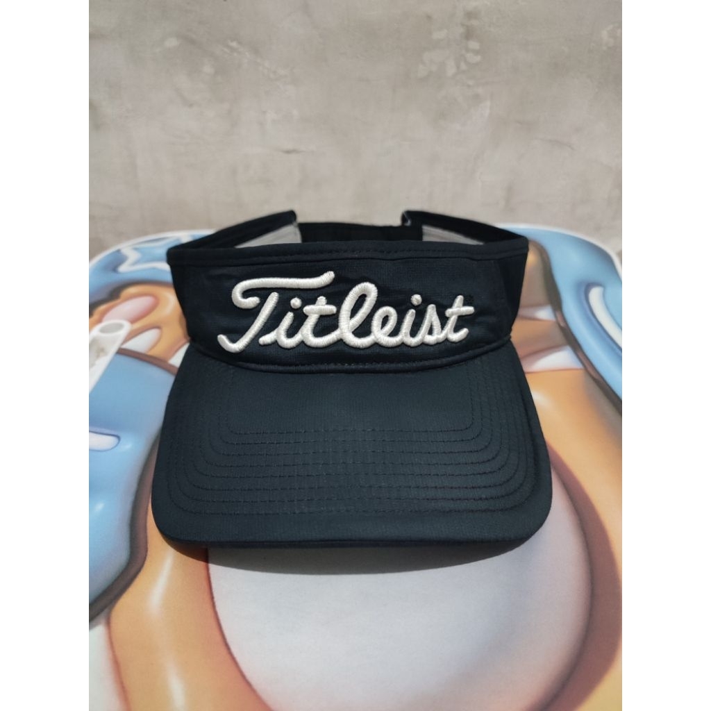 Topi Golf Bolong Titleist Hitam