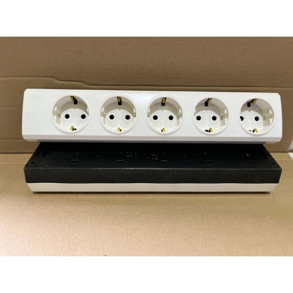 Stop kontak Broco lubang 5