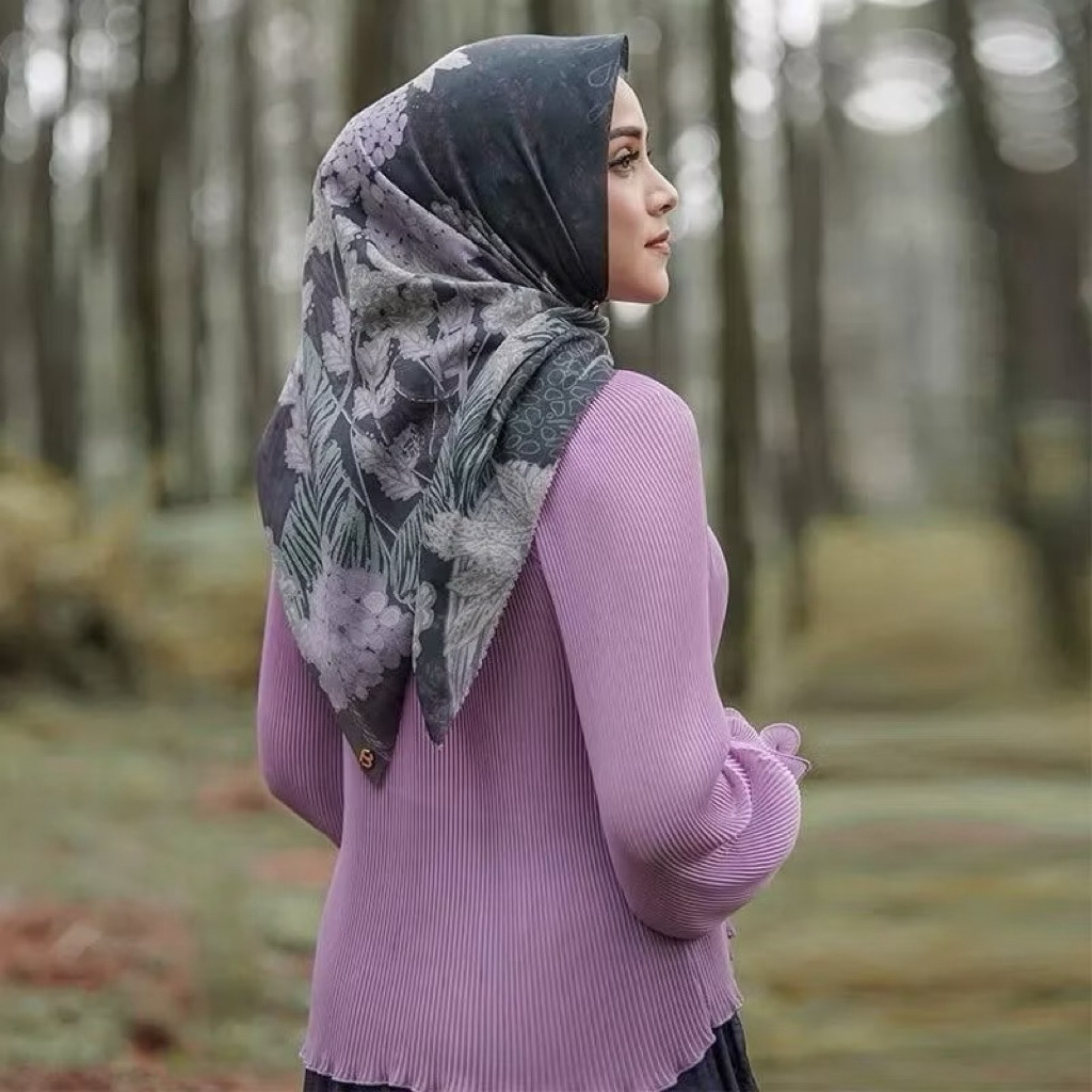 Lilac series Buttonscarves new as is