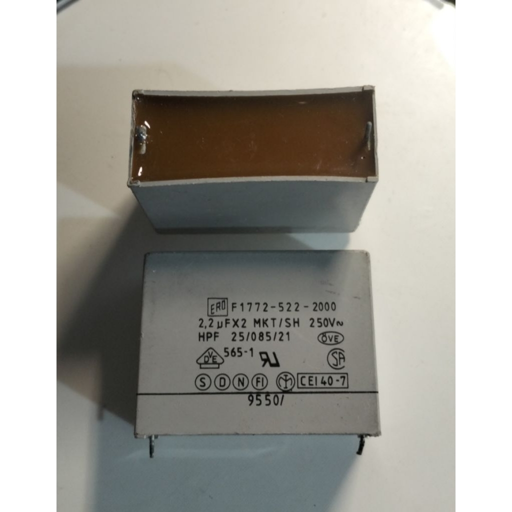 KAPASITOR 2.2UF X2 MKT/SH 250V/275V JARAK KAKI 3.8CM BEKAS