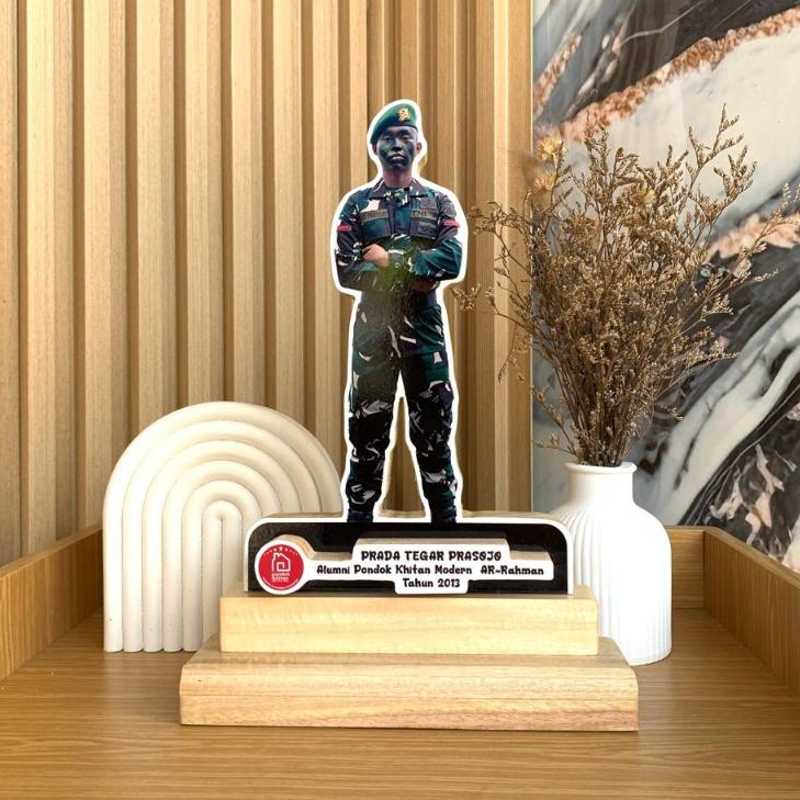 Cakrawala Art - Hadiah Karikatur Kayu Polisi TNI Pelantikan Kenangan Masa Kerja