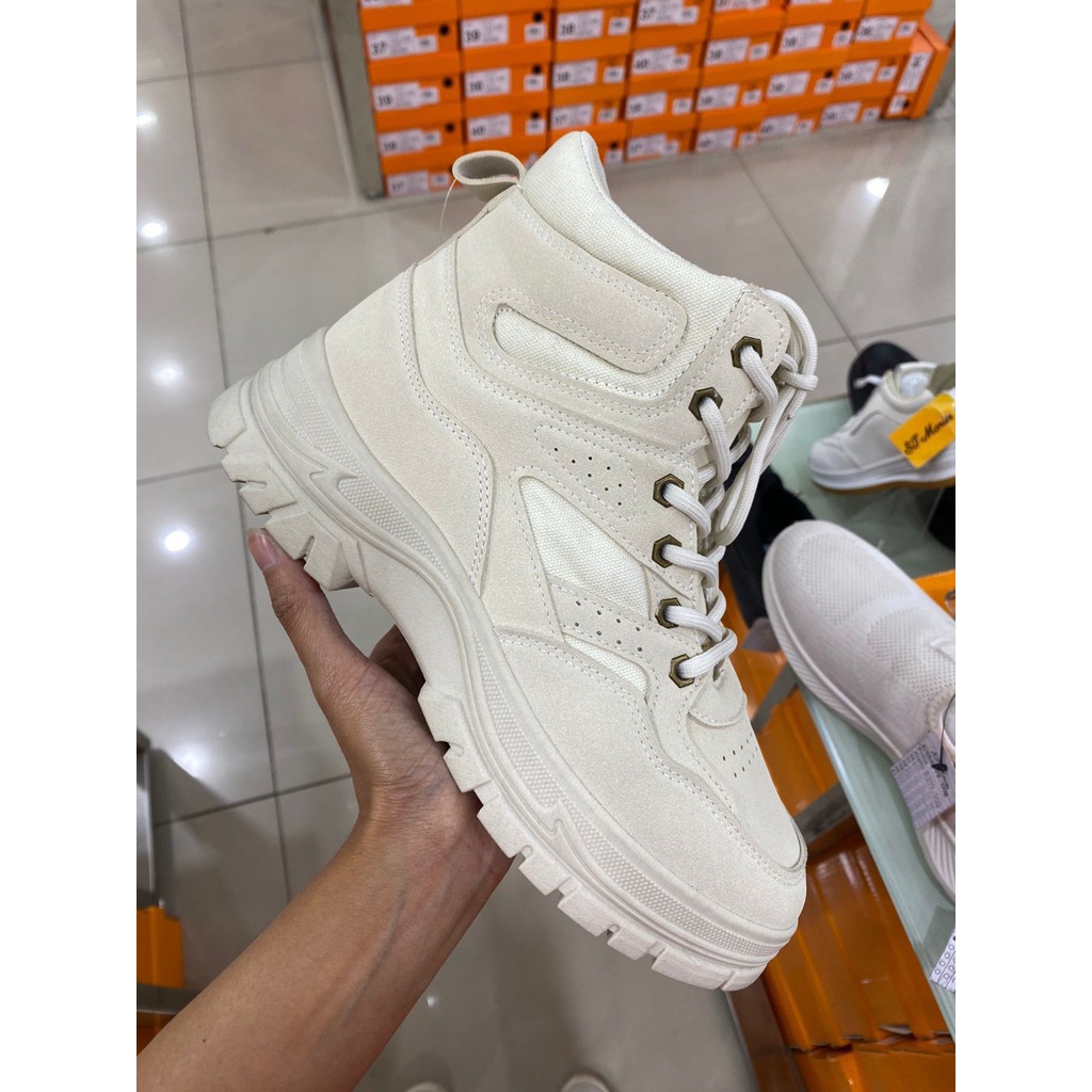 sneakers booth st moritz