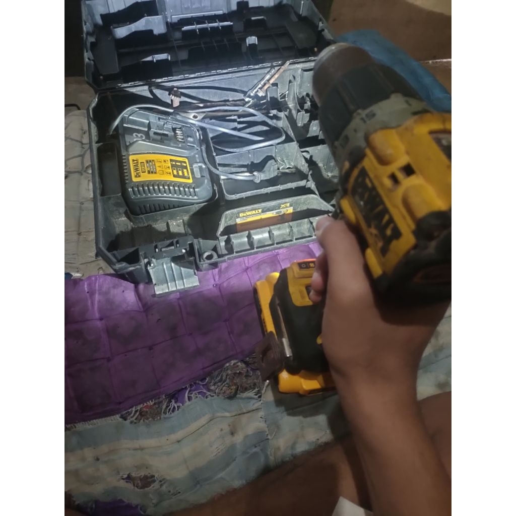 bor charger dewalt second