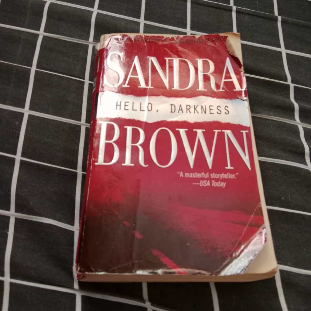 preloved novel bahasa Inggris- sandra brown - hello darkness