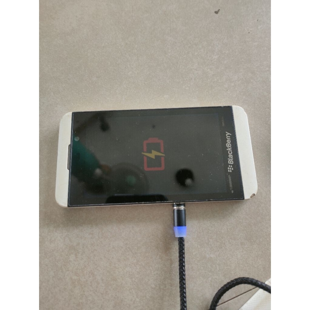 BlackBerry Z10 minus tapi mesin hidup