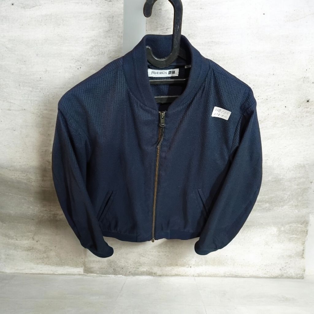 jual jaket bomber navy uniqlo x jw anderson size M-L (Ld108/64)