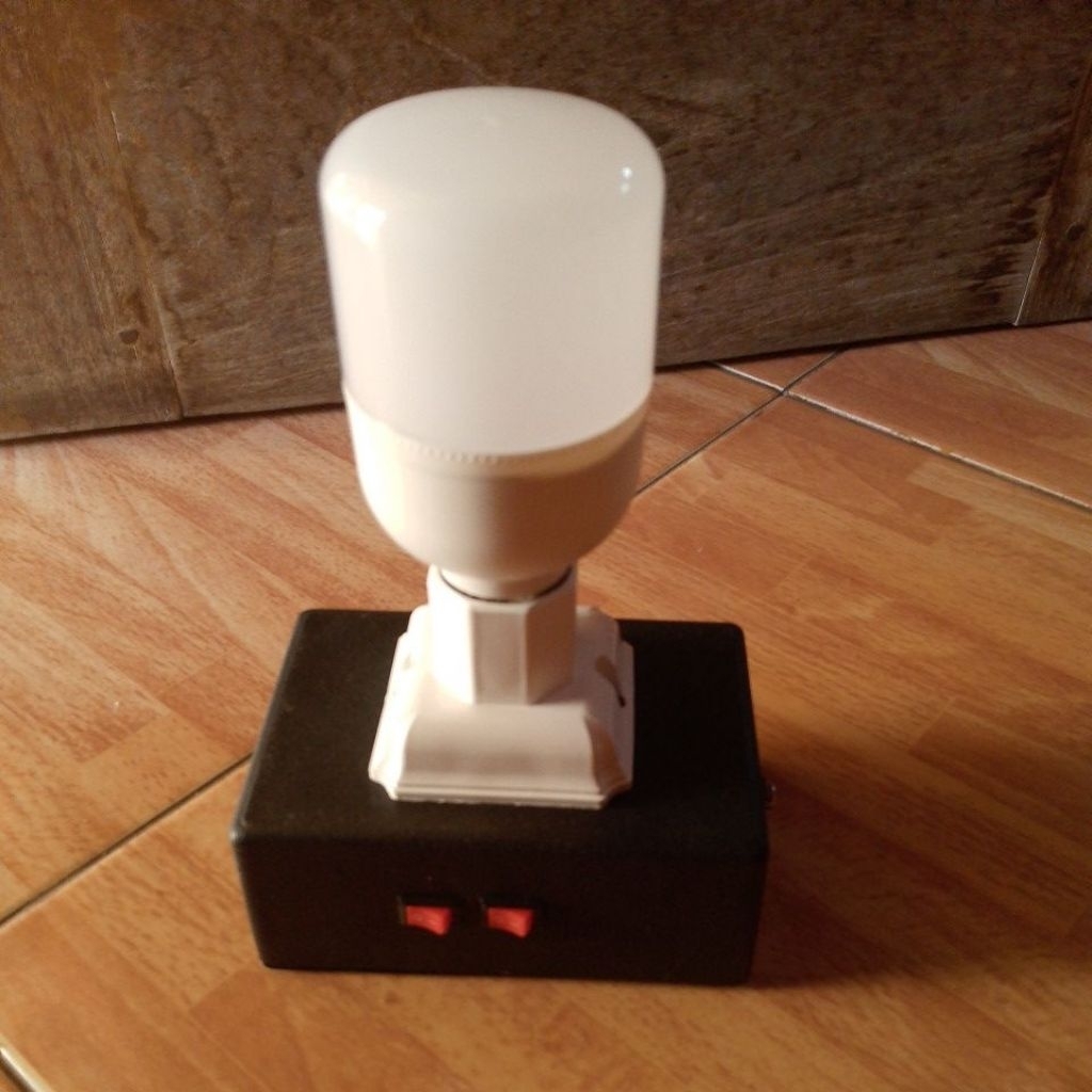 Lampu Emergency 12 volt isi 6 batre sangat terang dan awet