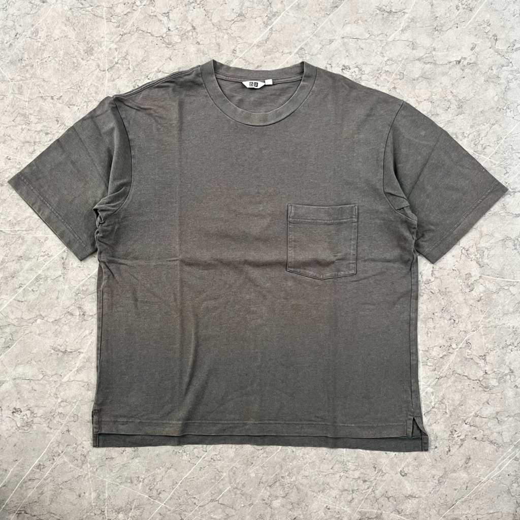KAOS UNIQLO U POCKET GREY XL SECOND