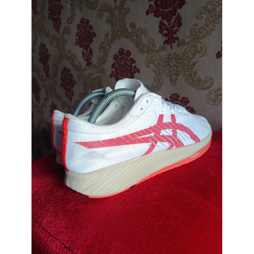 Sepatu sneaker lari running second seken branded Asics