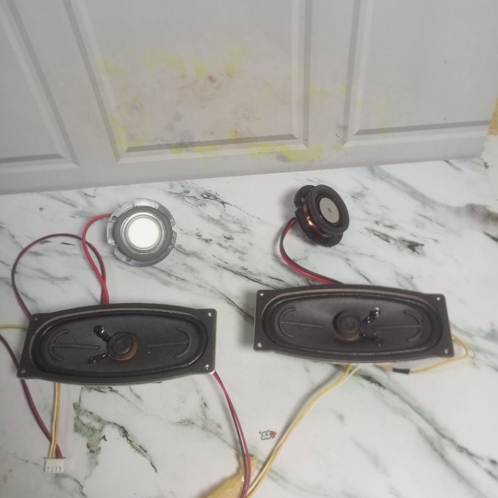 Speaker bekas TV LED Polytron 32 inchi PLD-32T700