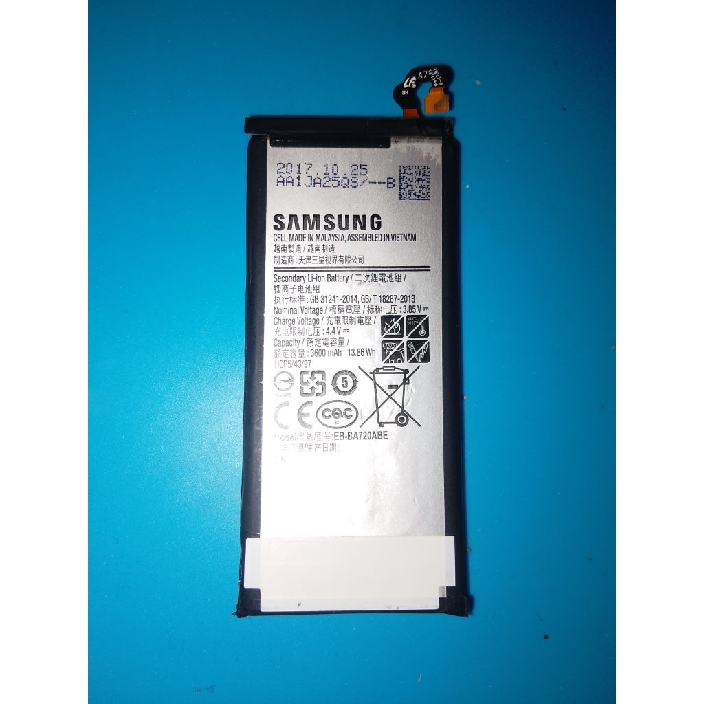 baterai Samsung galaxy j7 pro