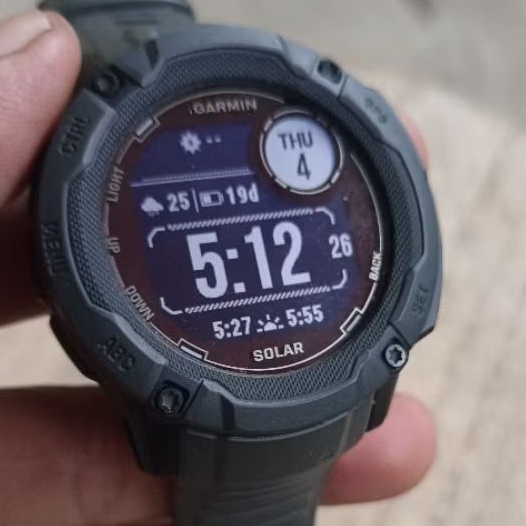 jam smartwatch Garmin instinct 2x solar