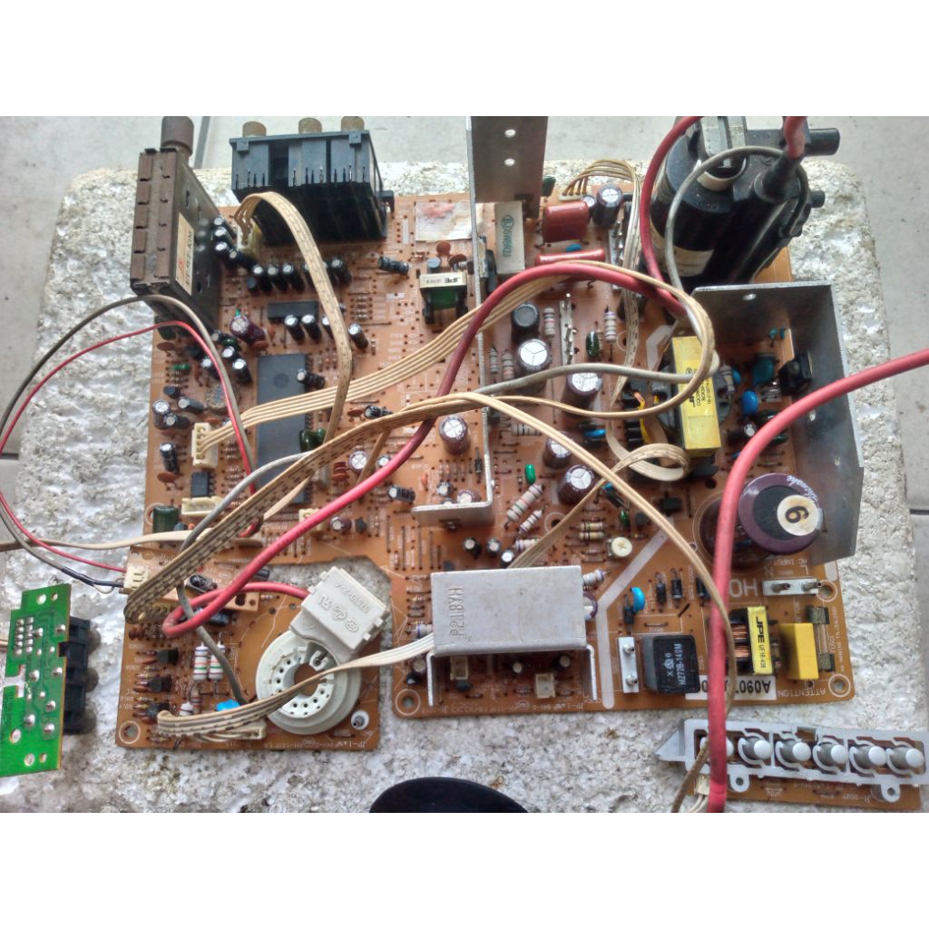 Mesin TV tabung flat 21inc merk Sanken, normal,