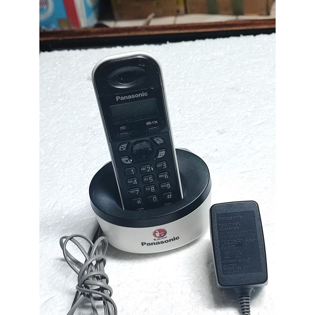Telepon unit PANASONIC KX-TGA131CX komplit docking charger & Adaptor PQLV219BX
