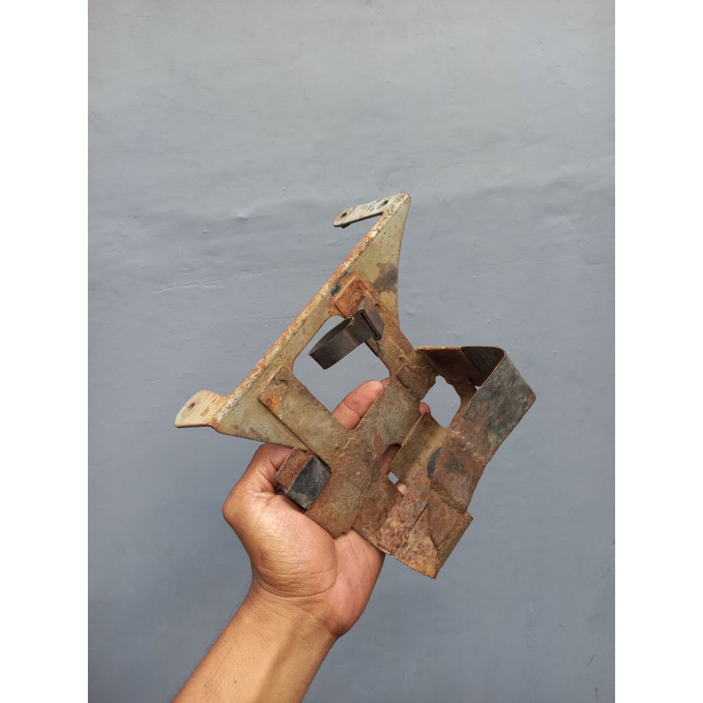 Pangkon Aki Pangkon Accu Braket Aki Honda Gl 100 Gl 125 Original Secon