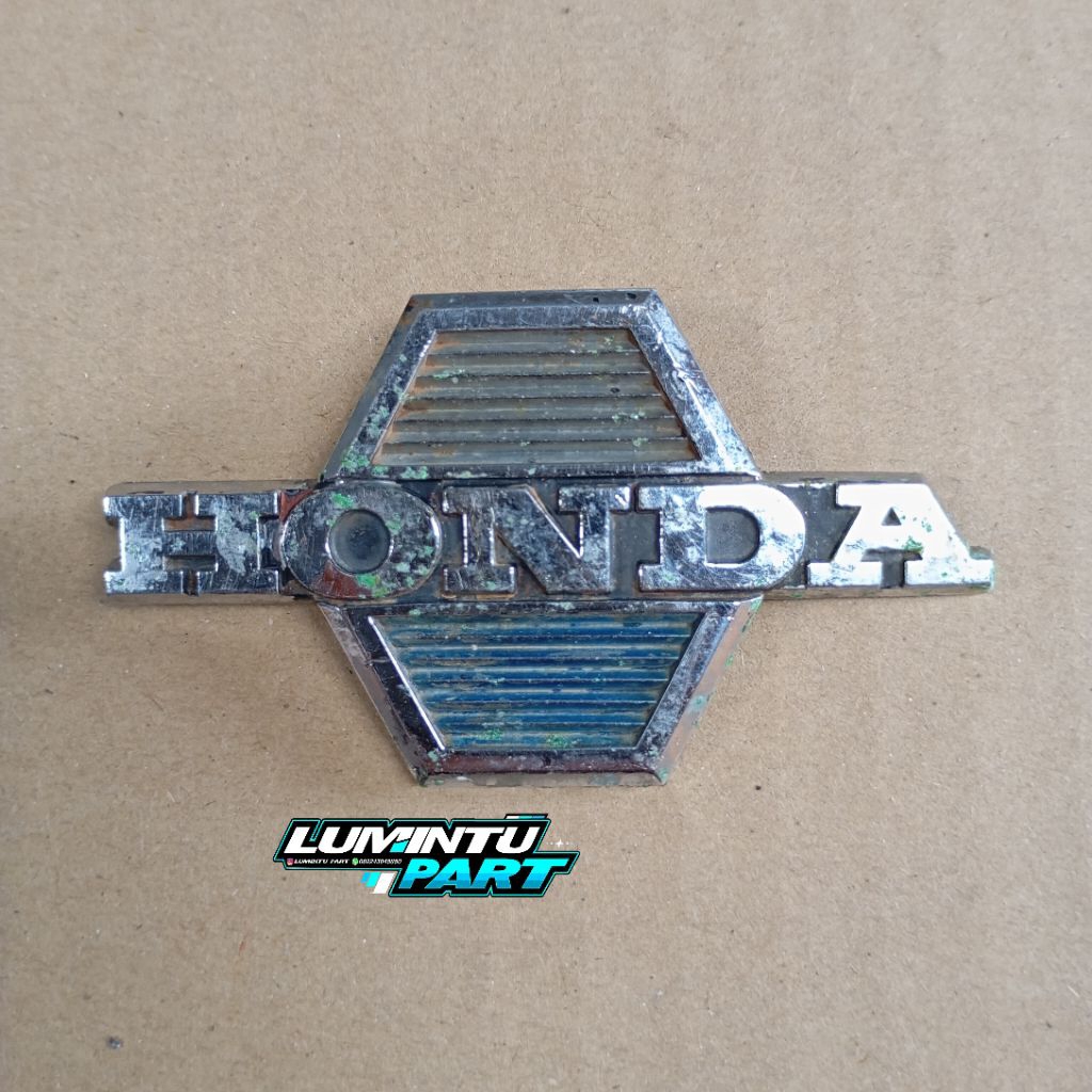 Emblem sayap c70 ori copotan emblem sayap c70 mk3 ori