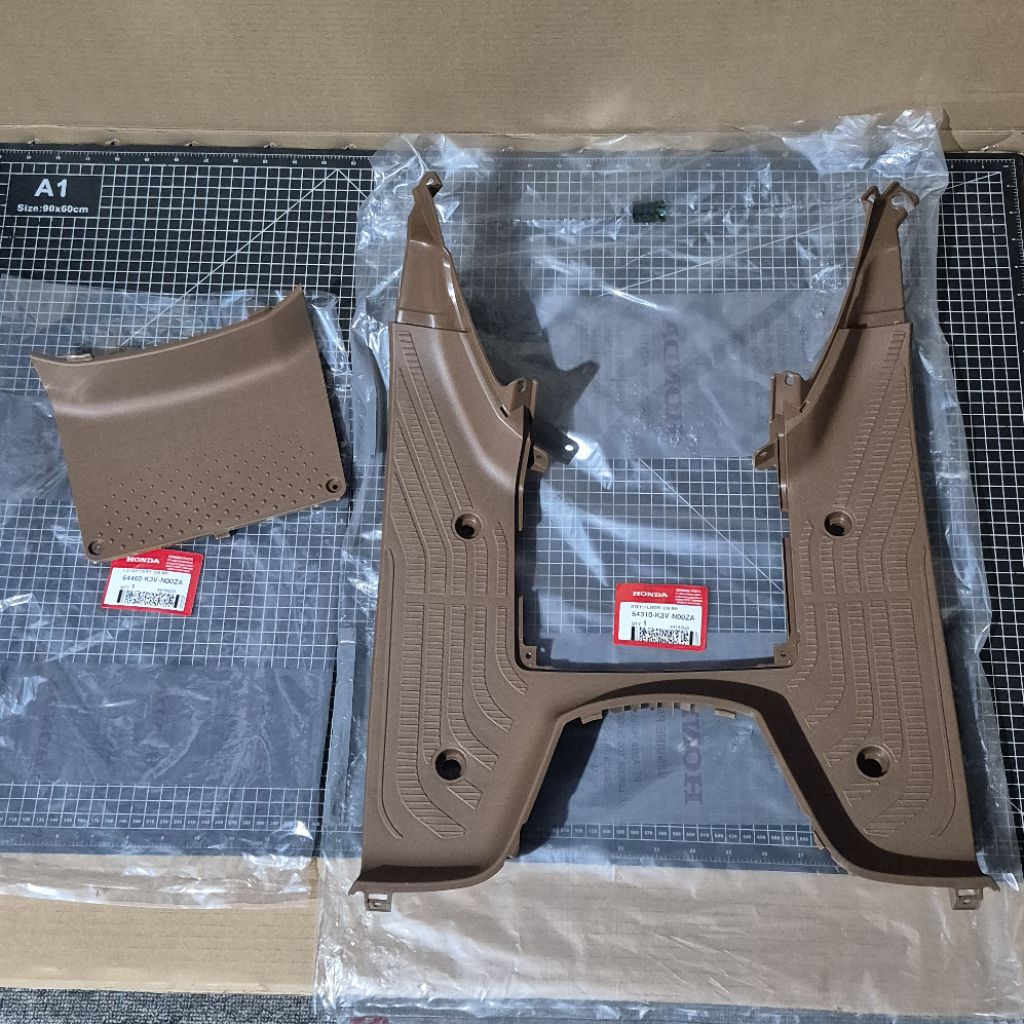 Cover step floor lantai pijakan plus tutup akiii lantai honda stylo stilo coklat original ahm honda 