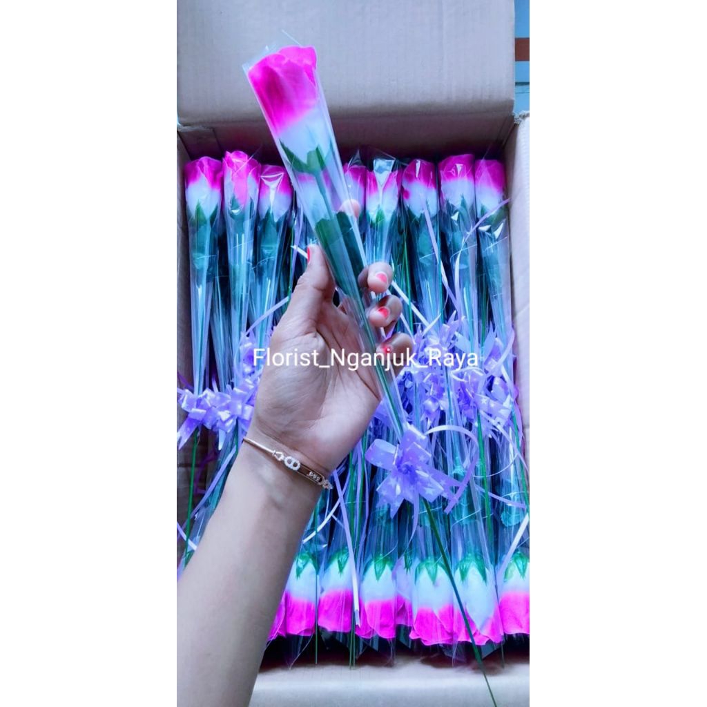 (Ungu) Buket Bunga Mawar 1 Tangkai Artifisial //  Bunga Mawar Plastik Graduation Hari Guru Hari Ibu 