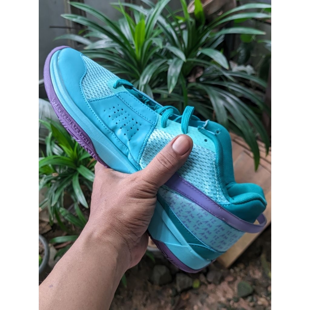 Sepatu Basket size 45